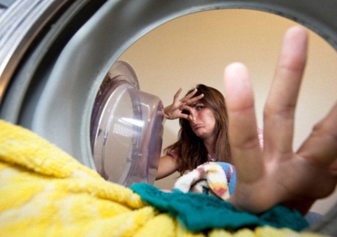 Nguyên nhân và cách xử lý mùi hôi bên trong máy giặt của gia đình bạn